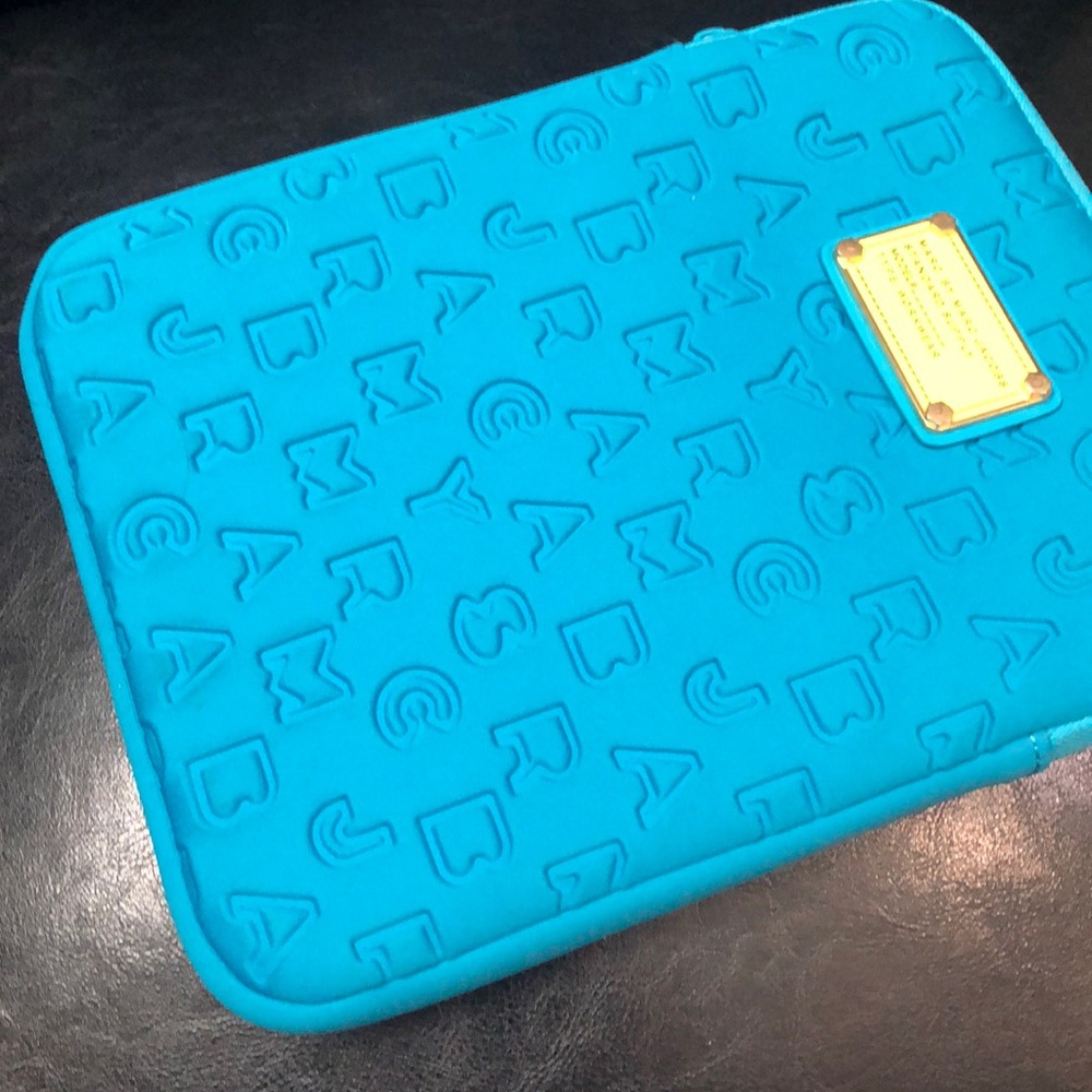 🆕 Marc by Marc Jacobs Accessory Sleeve - Picture 4 of 9